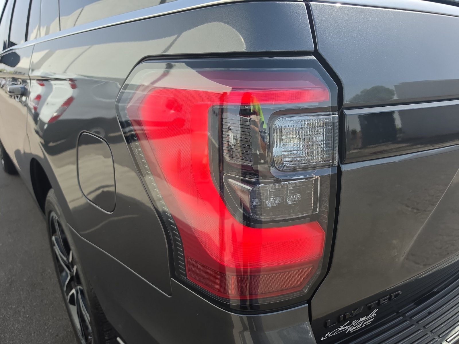 Used 2019 Ford Expedition Limited w/ Equipment Group 303A RWD image 11