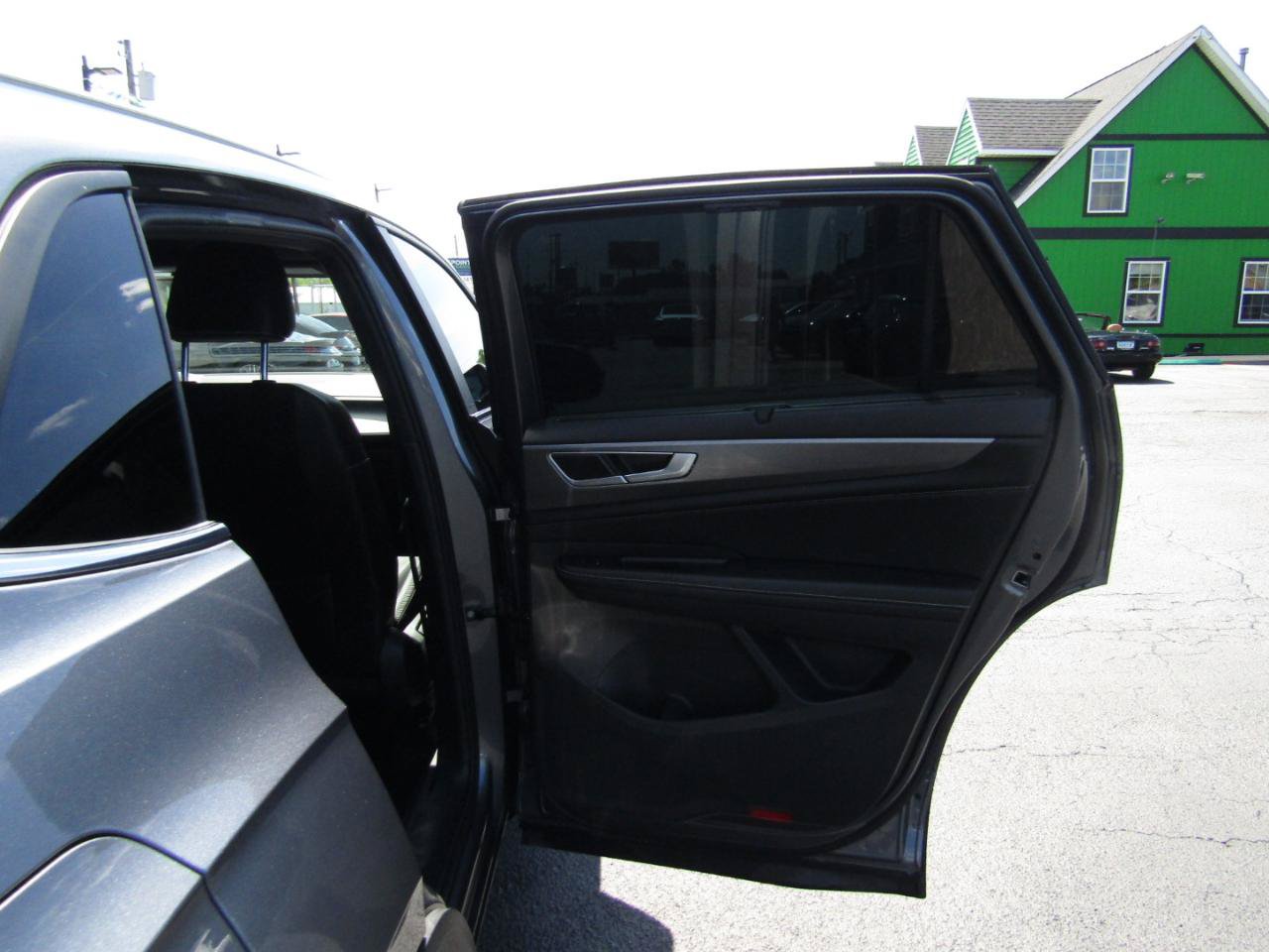 Used 2024 Volkswagen Atlas Cross Sport SE AWD/4WD image 21