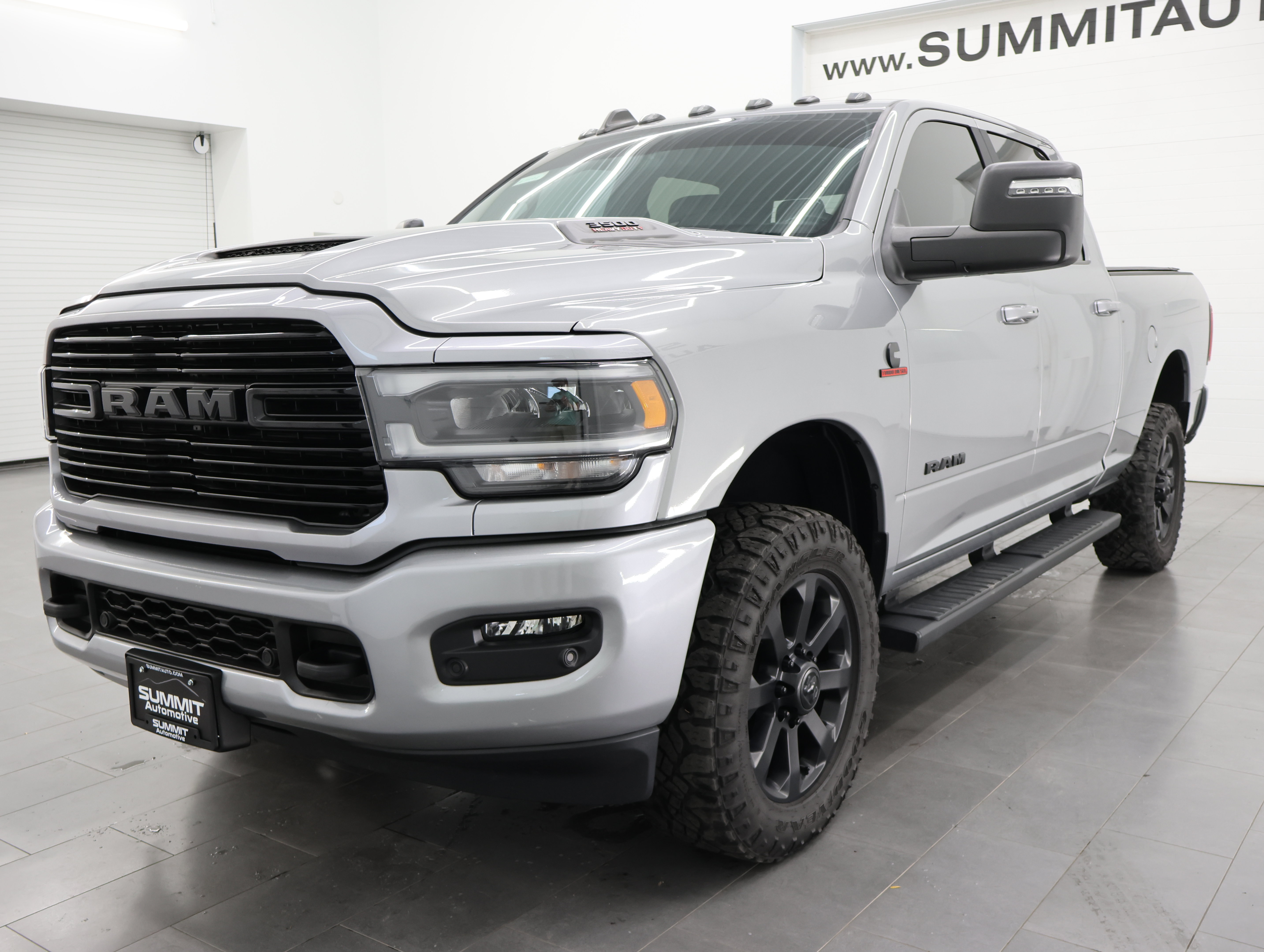 Used 2023 RAM 3500 Laramie AWD/4WD image 7