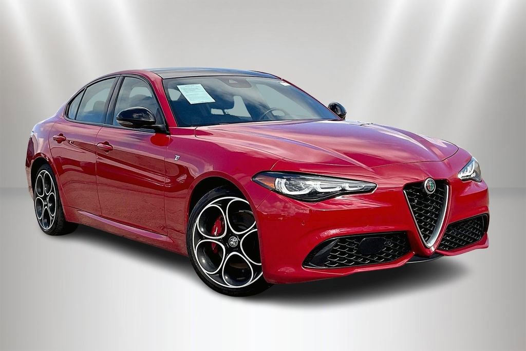 Used 2024 Alfa Romeo Giulia Ti image 3