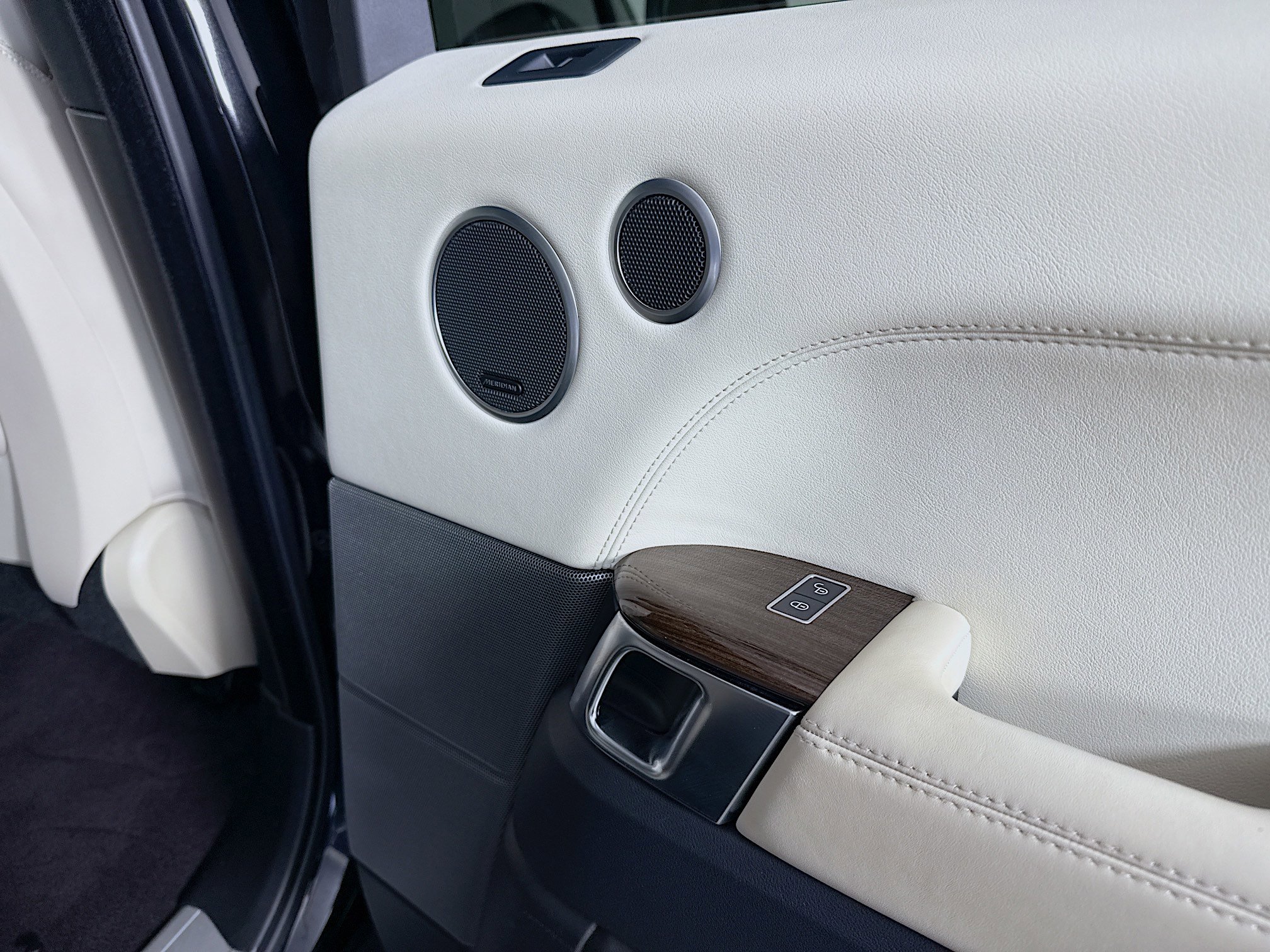 Used 2016 Land Rover Range Rover Sport Supercharged image 26