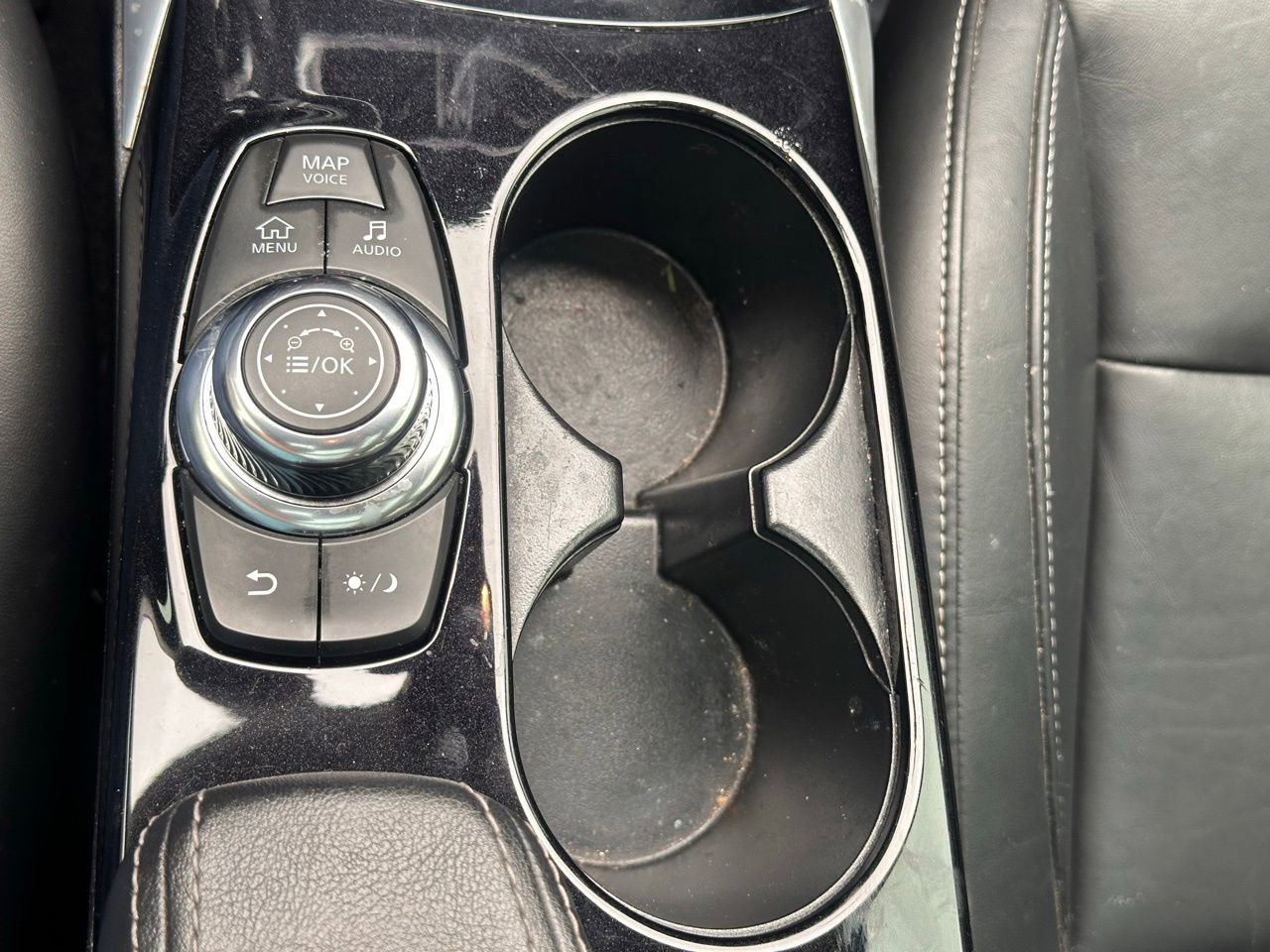 Used 2018 INFINITI QX30 Premium w/ Navigation Package image 35