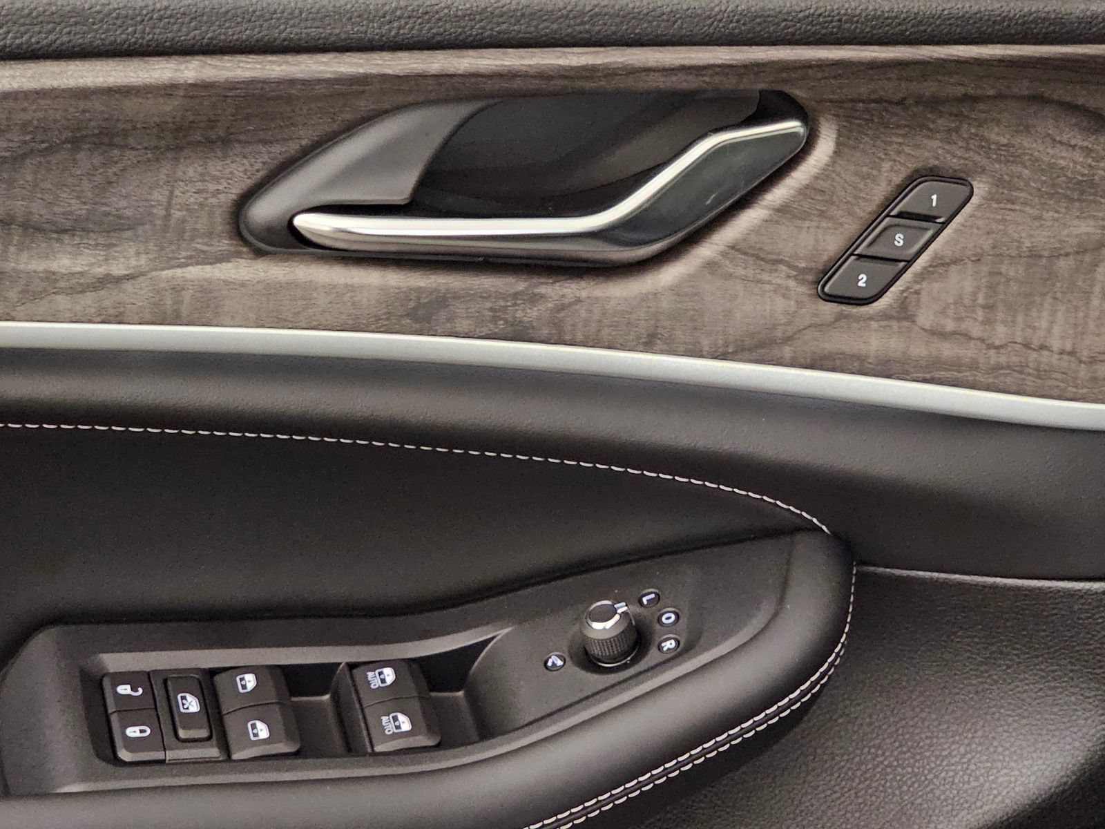 New 2027 Jeep Grand Cherokee Limited AWD/4WD image 24