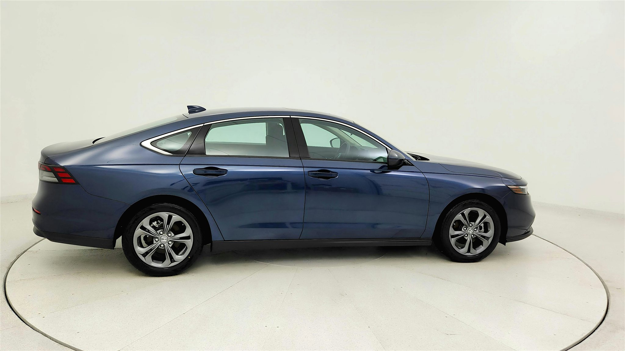 Used 2023 Honda Accord EX image 5