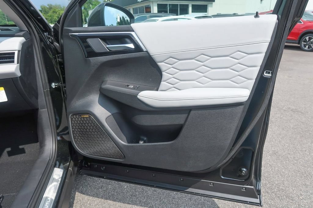 New 2025 Mitsubishi Outlander AWD image 22