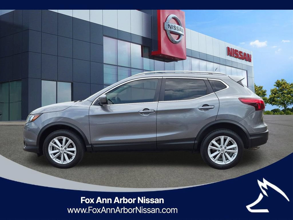 Used 2017 Nissan Rogue Sport SV FWD image 2