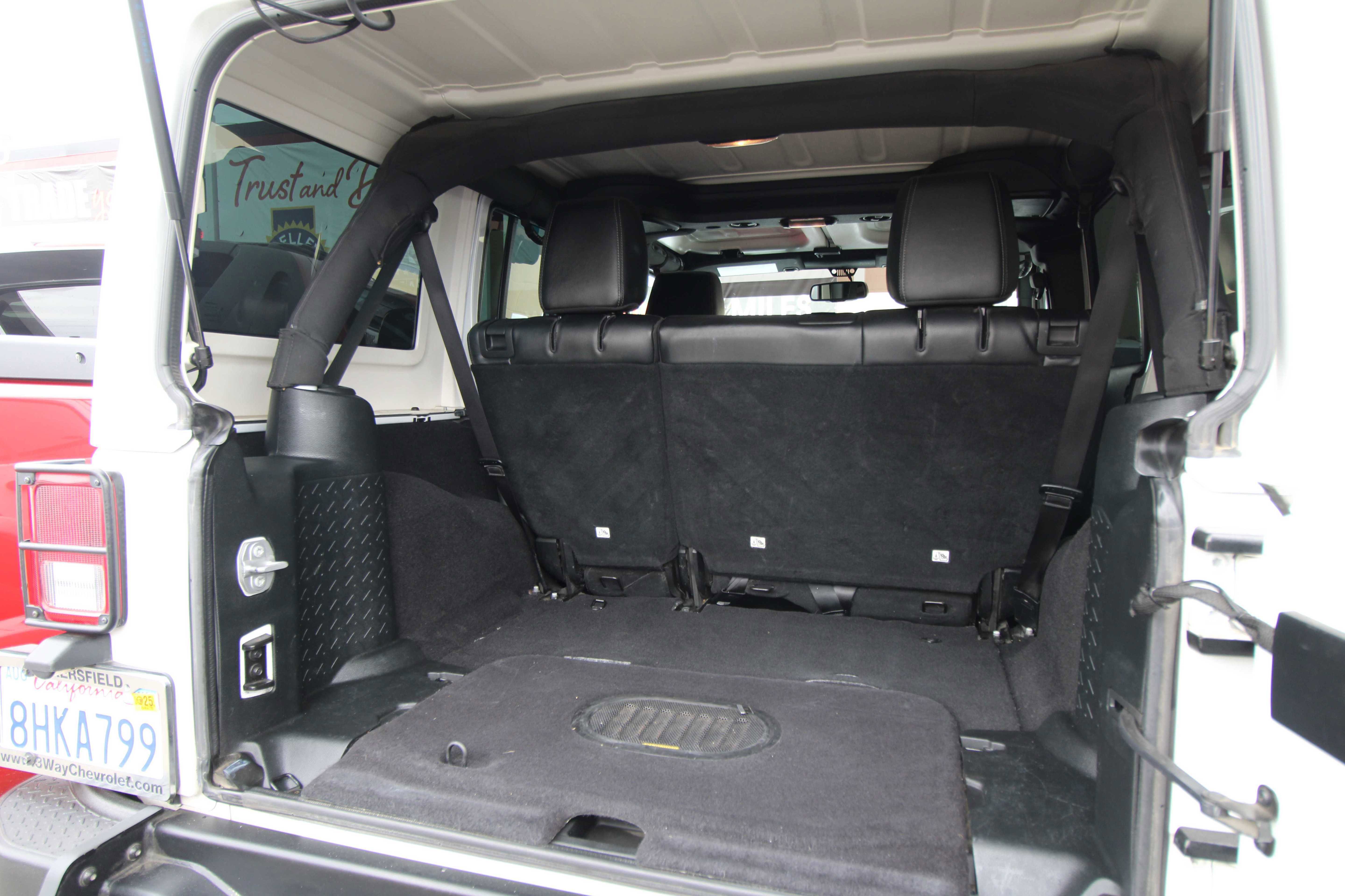 Used 2017 Jeep Wrangler Unlimited Sahara image 12