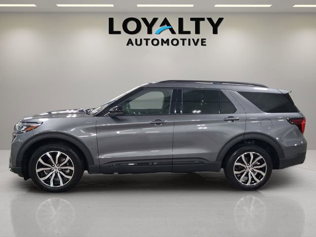 Used 2025 Ford Explorer ST-Line AWD/4WD image 2