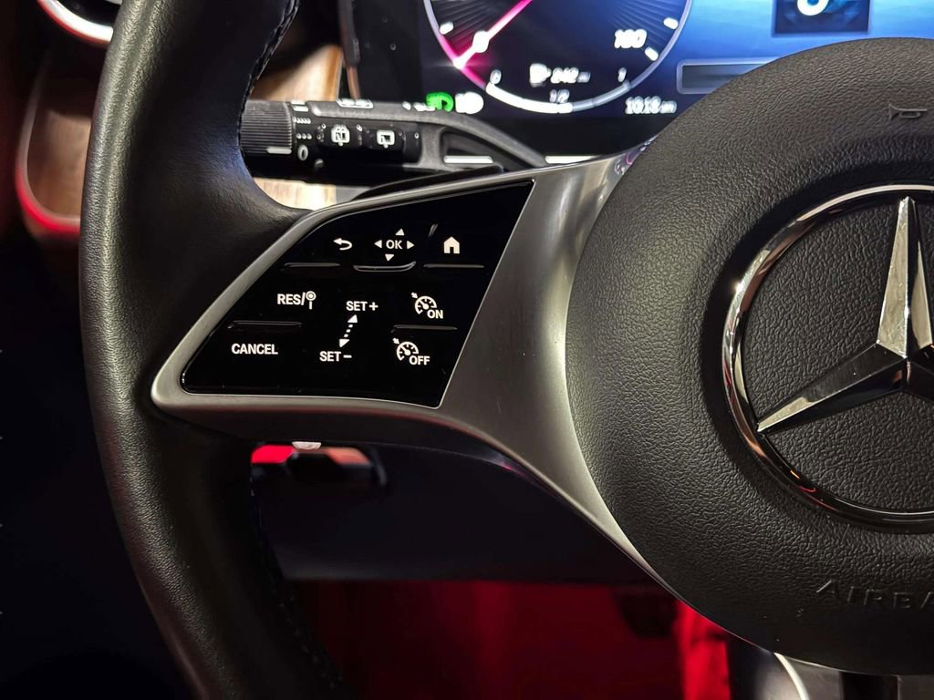 Used 2024 Mercedes-Benz GLC 300 4MATIC image 10