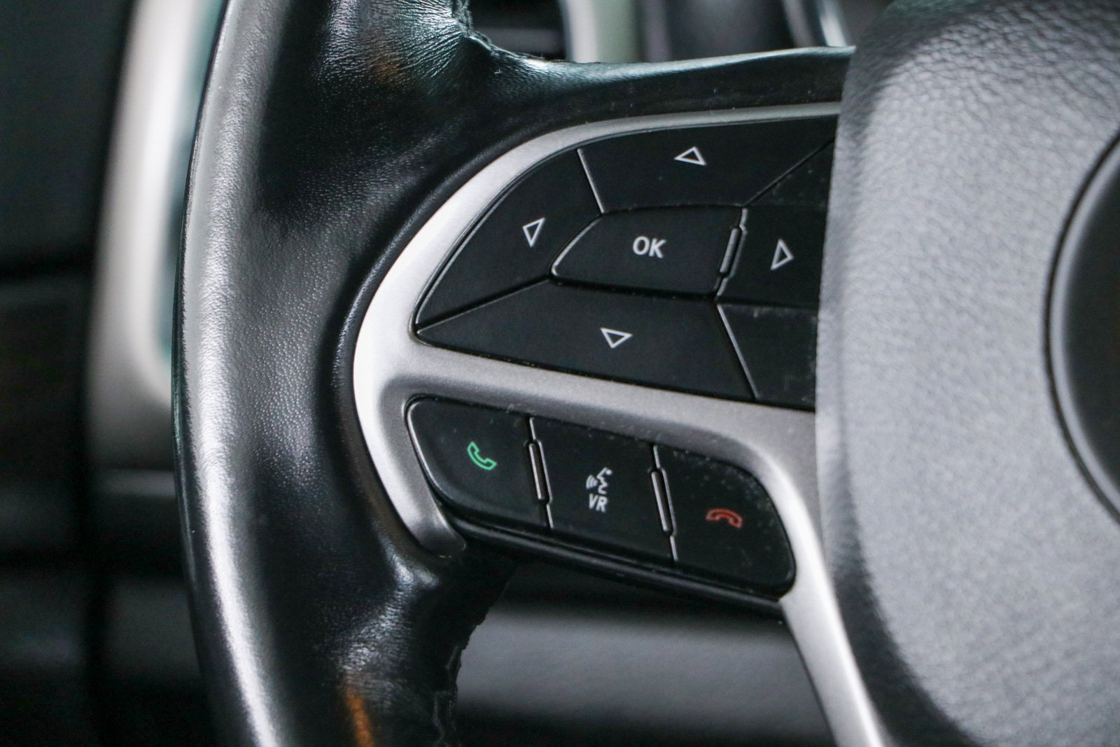 Used 2021 Jeep Grand Cherokee Laredo X RWD image 13