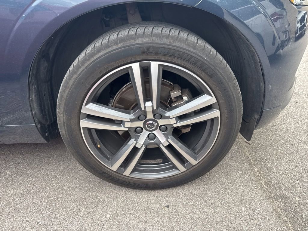 Used 2020 Volvo XC60 T5 Momentum w/ Protection Package Premier FWD image 3