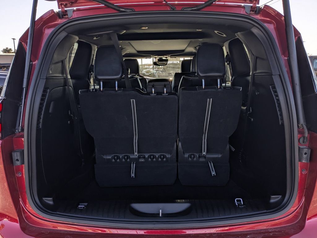 Used 2025 Chrysler Pacifica Limited FWD image 12