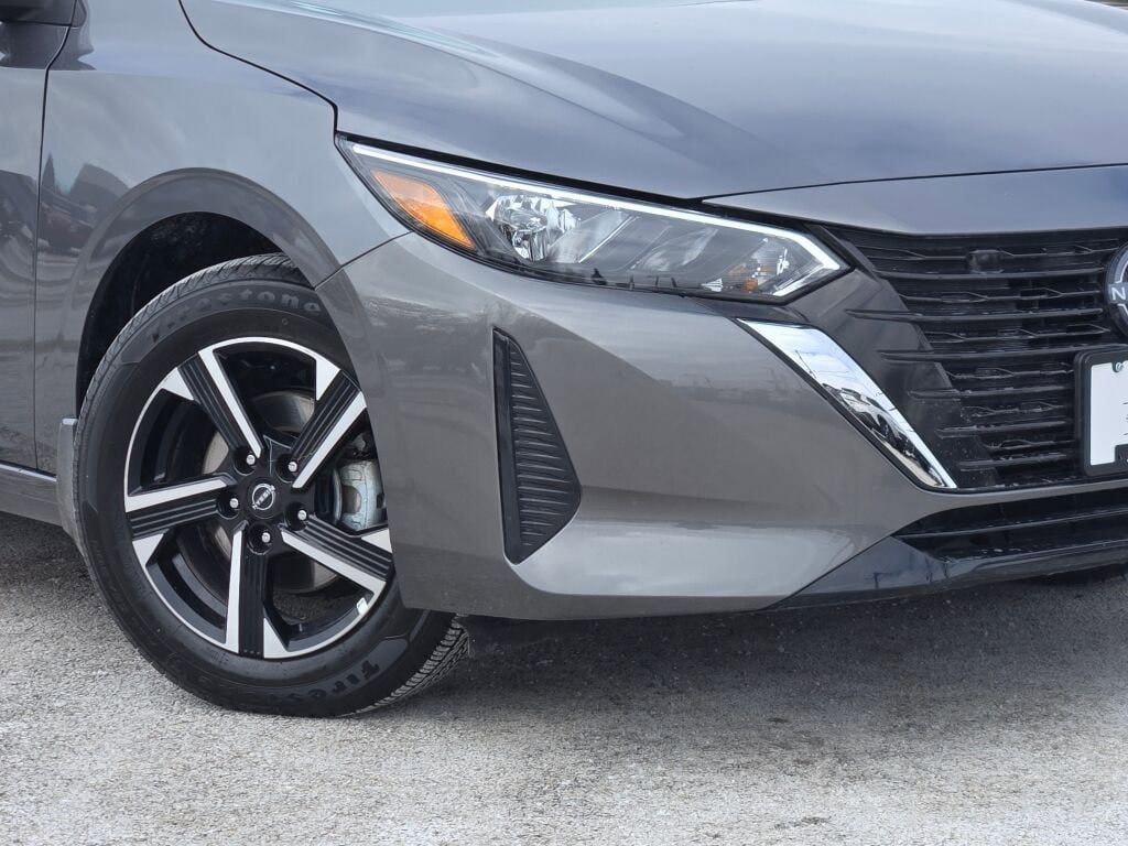 Used 2025 Nissan Sentra SV FWD image 3