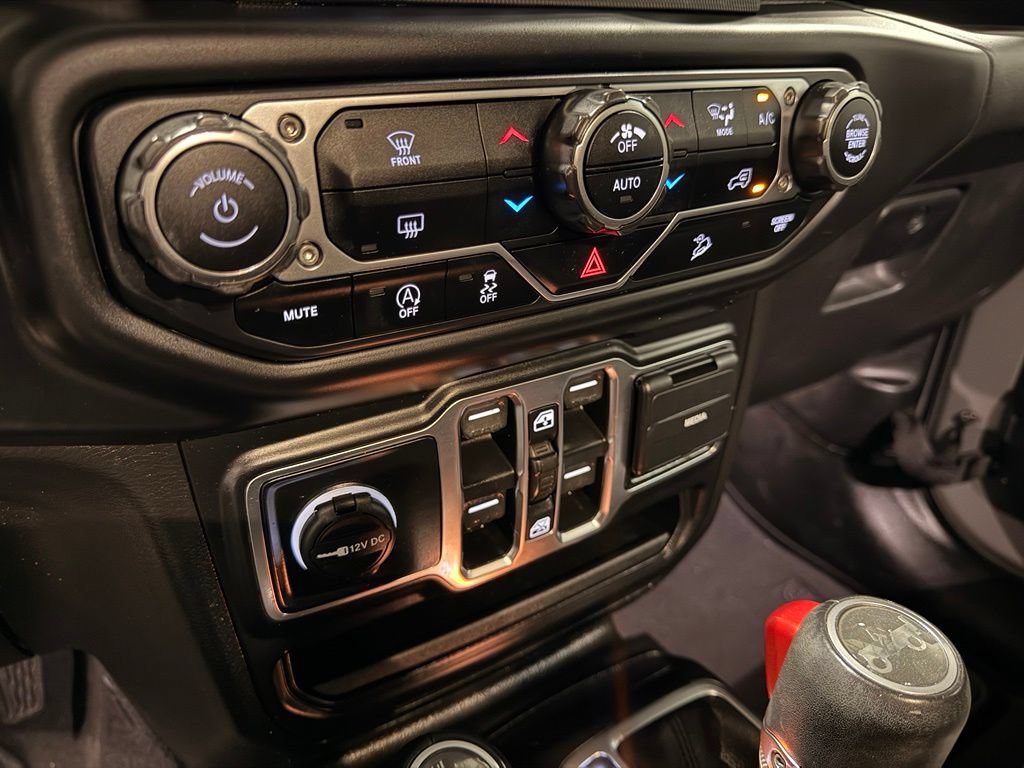 Used 2020 Jeep Wrangler Unlimited Sahara AWD/4WD image 24