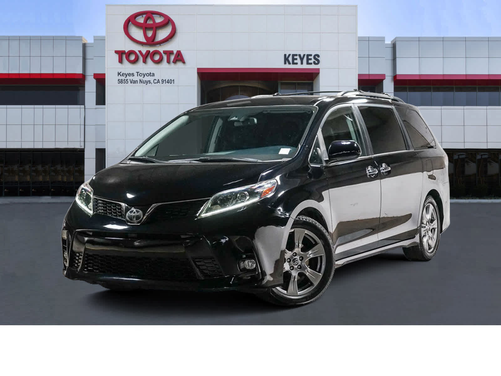 Used 2018 Toyota Sienna SE w/ Carpet Mat Package FWD image 1