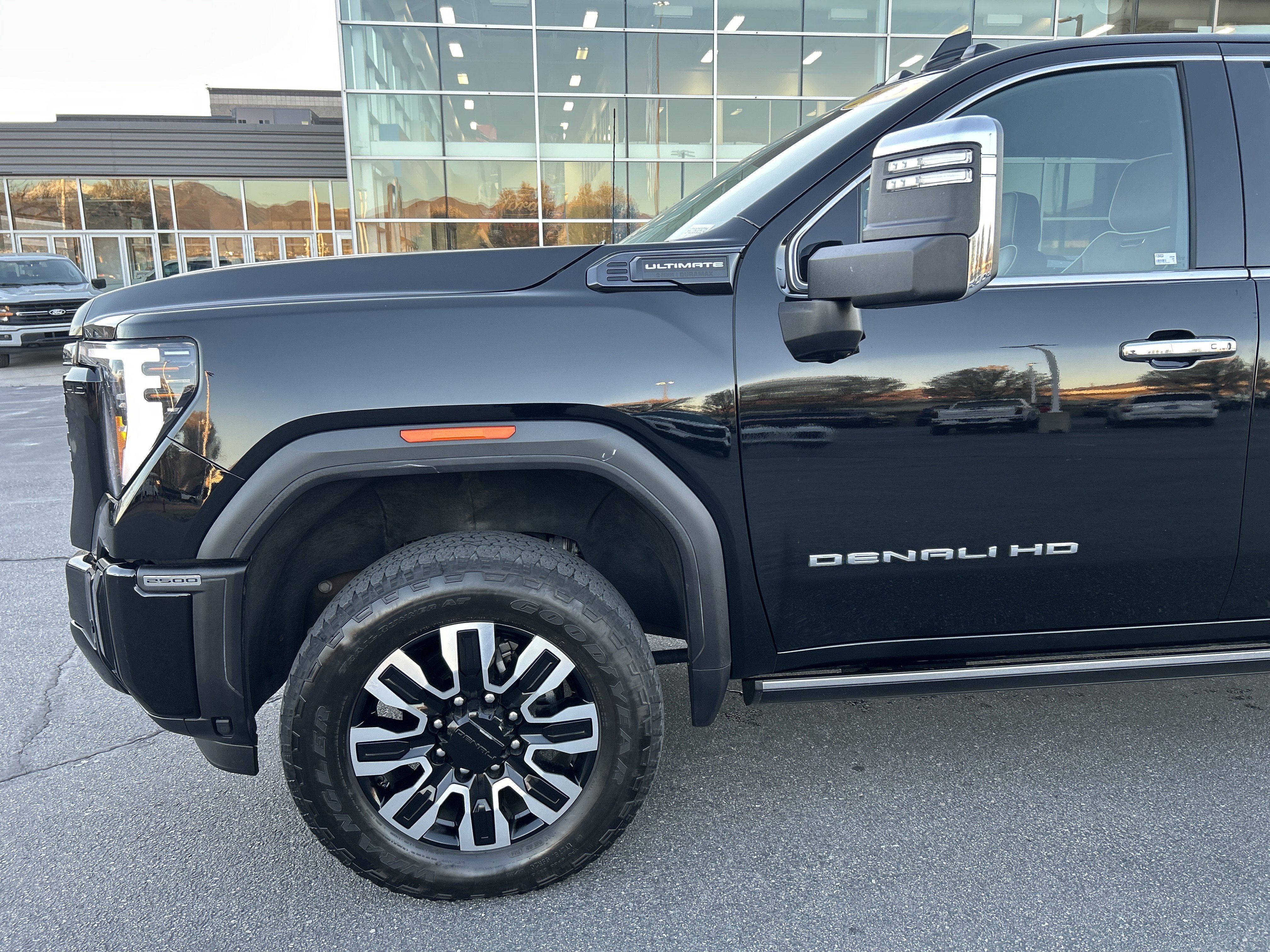 Used 2025 GMC Sierra 2500 Denali Ultimate w/ Max Trailering Package image 9