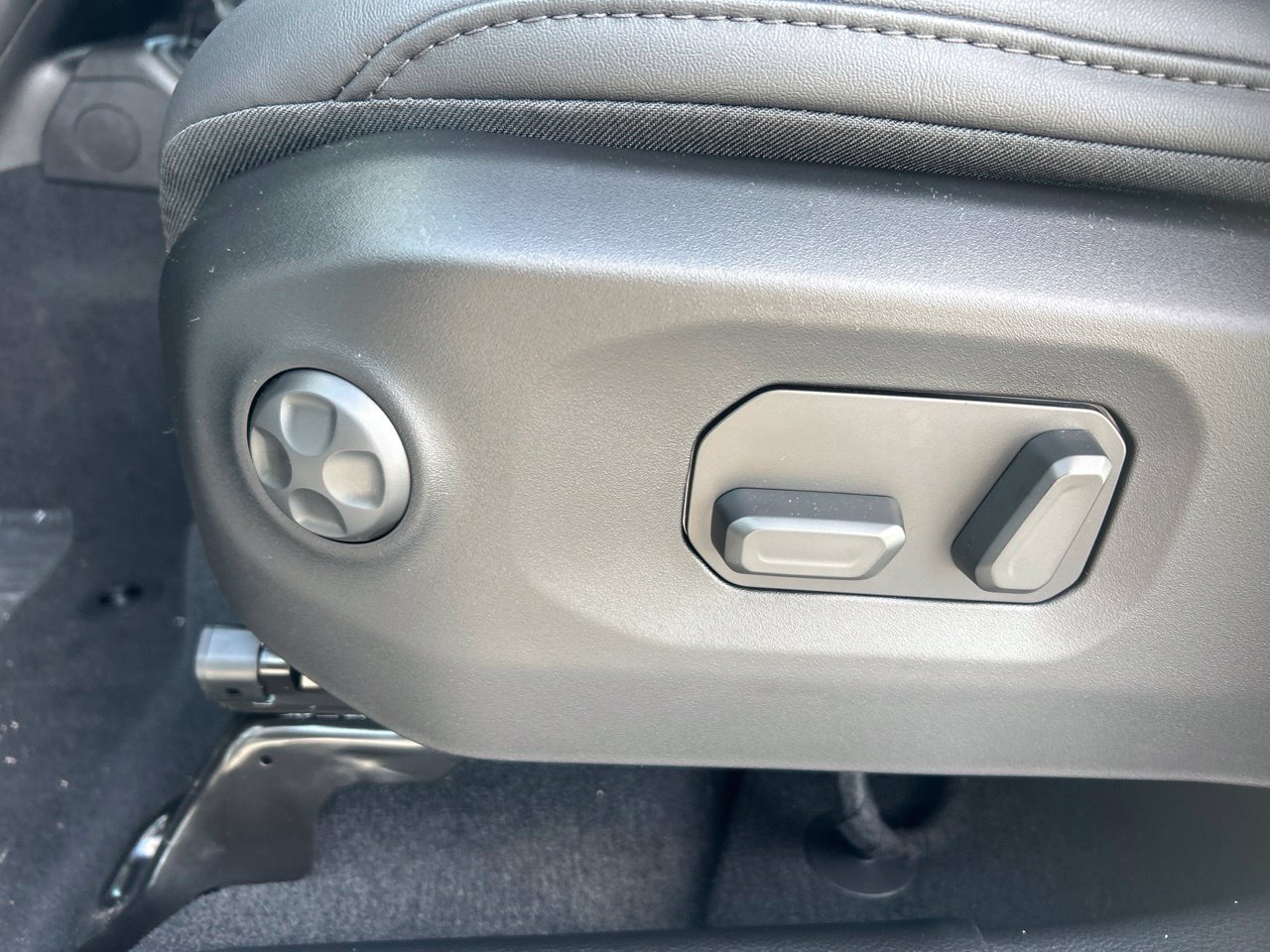 New 2026 Jeep Gladiator Sport AWD/4WD image 16