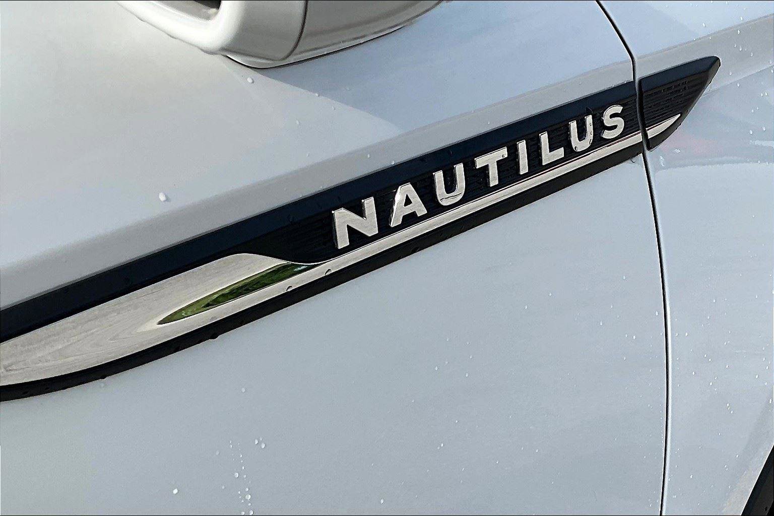 Used 2022 Lincoln Nautilus Reserve image 18