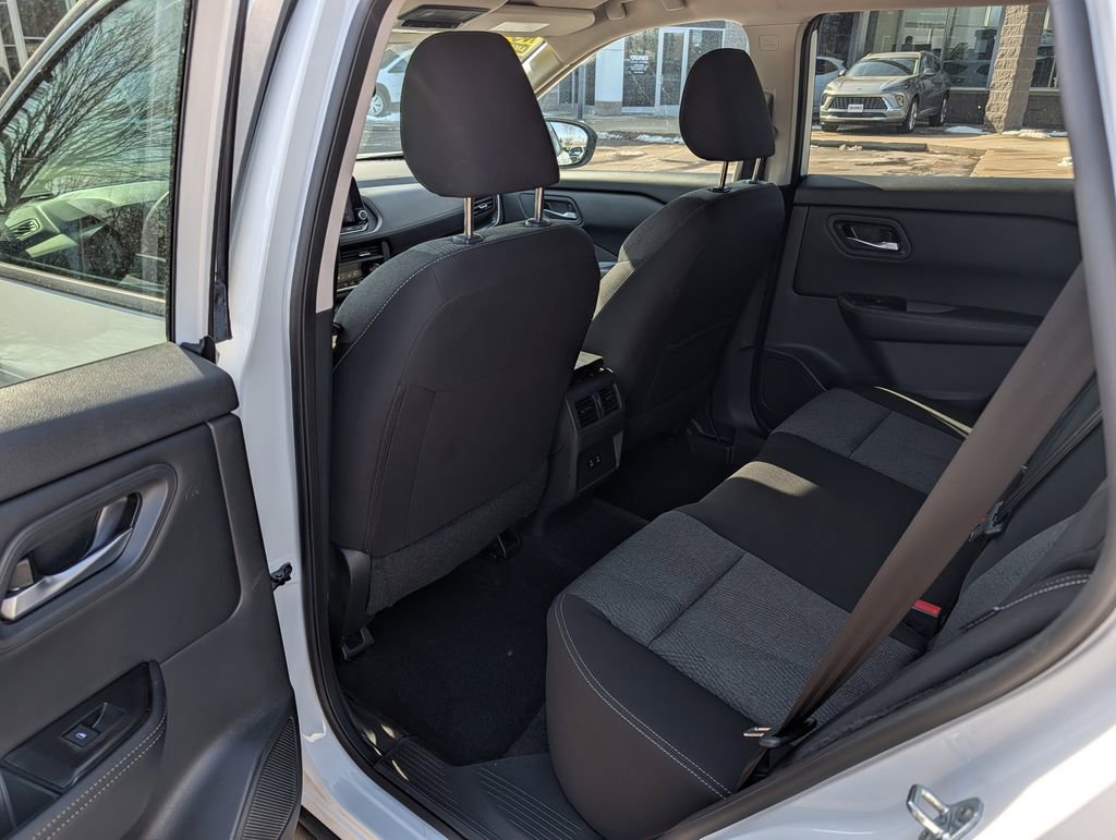 Used 2025 Nissan Rogue SV image 22