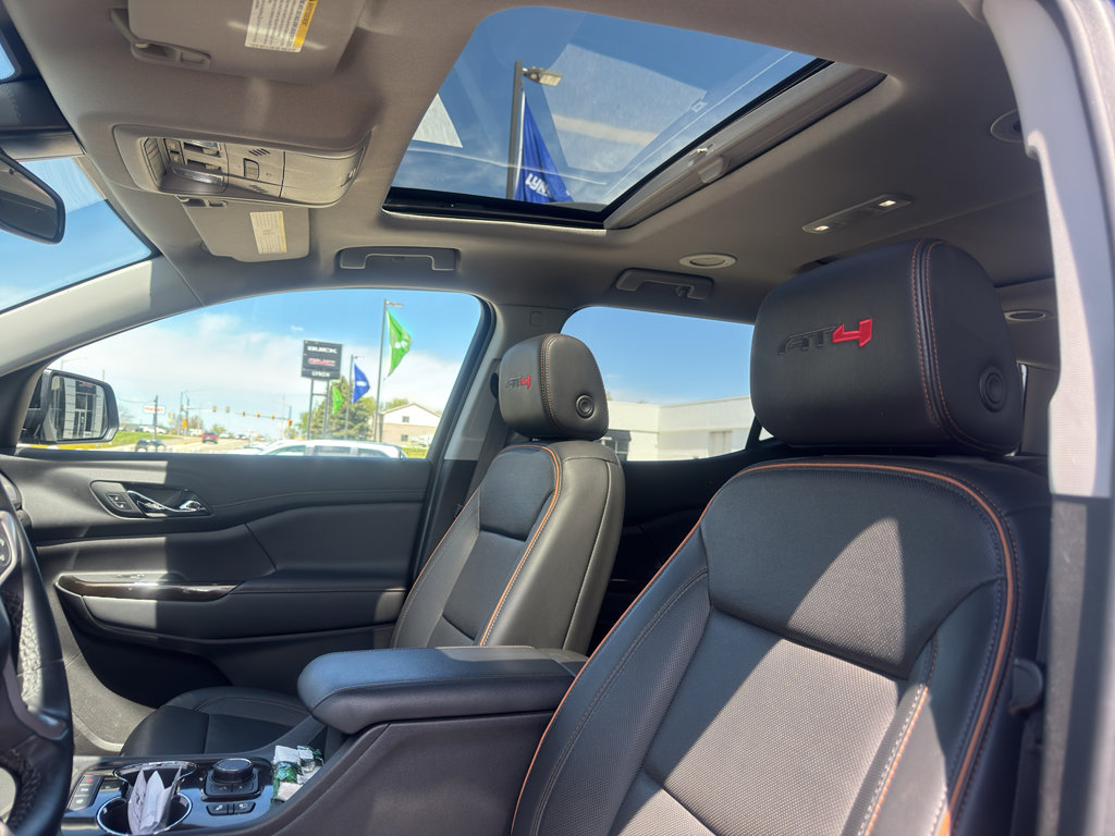 Used 2023 GMC Acadia AT4 w/ Technology Package AWD/4WD image 8