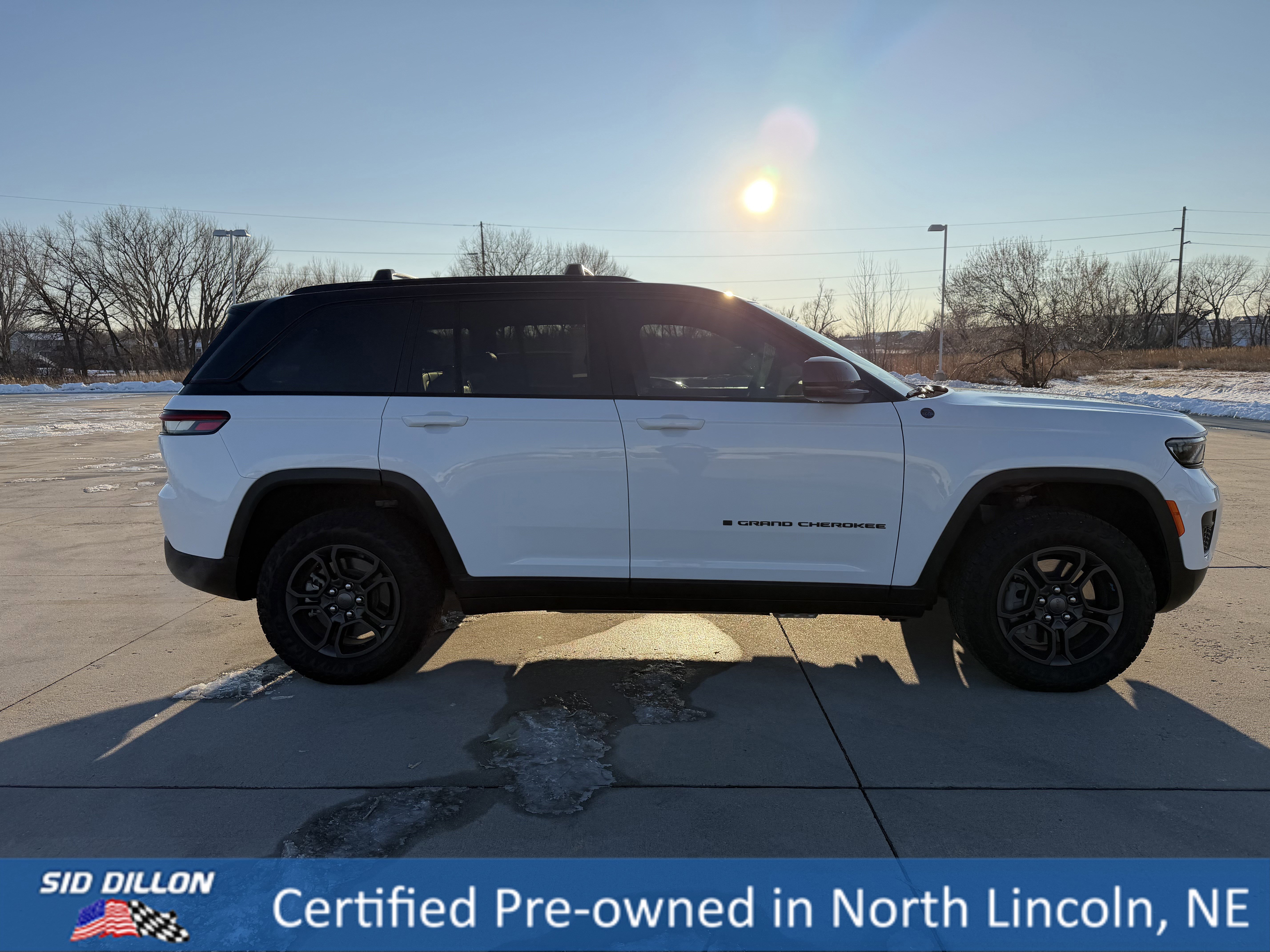 Used 2024 Jeep Grand Cherokee Trailhawk image 3