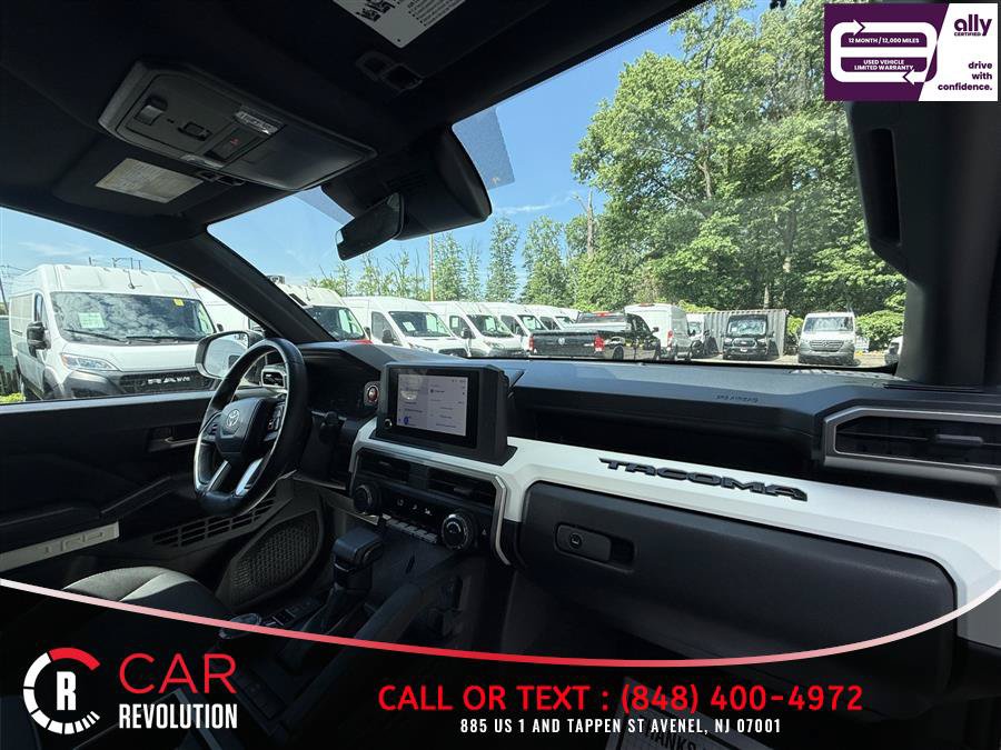 Used 2024 Toyota Tacoma TRD Off-Road AWD/4WD image 33