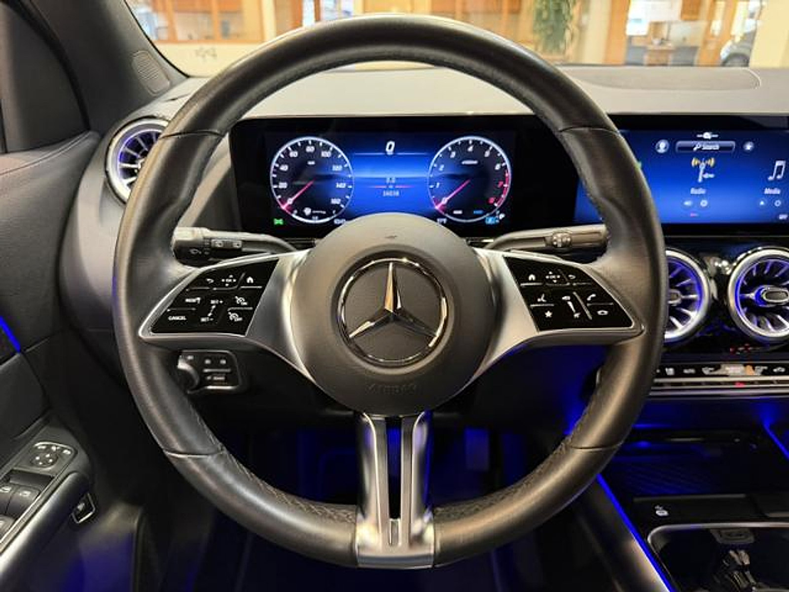 Used 2025 Mercedes-Benz GLA 250 image 11