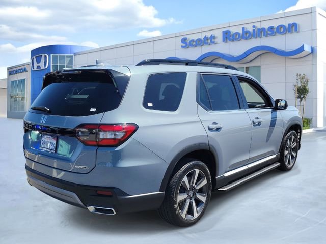 Certified 2025 Honda Pilot Touring image 4