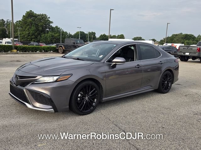 Used 2023 Toyota Camry XSE FWD image 3