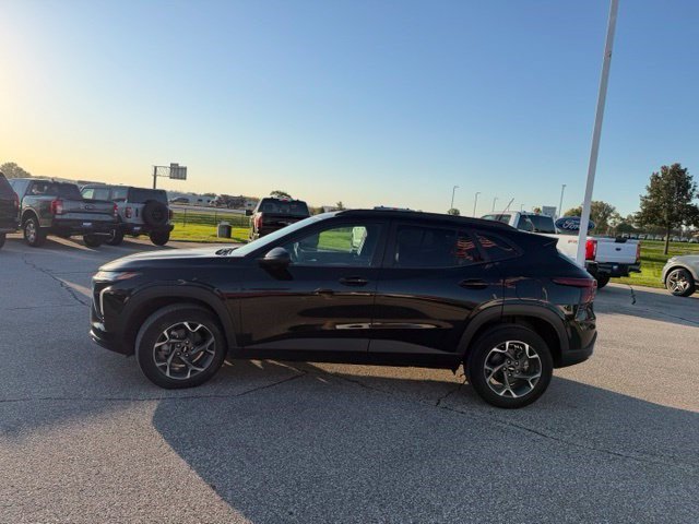 Used 2024 Chevrolet Trax LT w/ LT Convenience Package FWD image 6