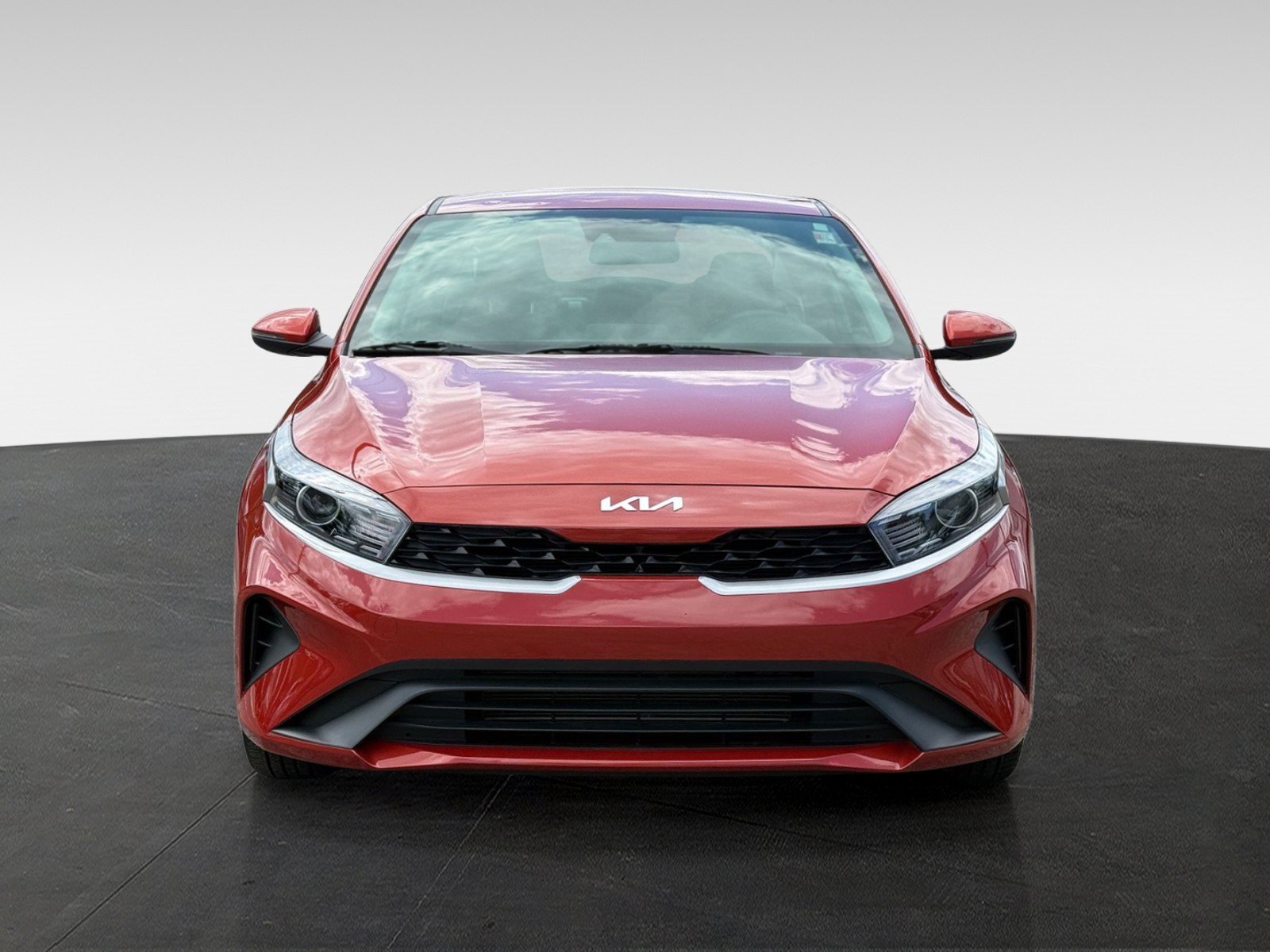 Used 2023 Kia Forte LXS w/ LXS Technology Package FWD image 2