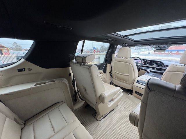 Used 2021 Cadillac Escalade ESV Premium Luxury AWD/4WD image 33