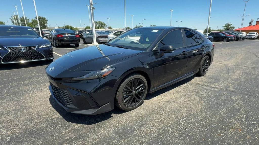 Used 2025 Toyota Camry SE w/ Convenience Package FWD image 4