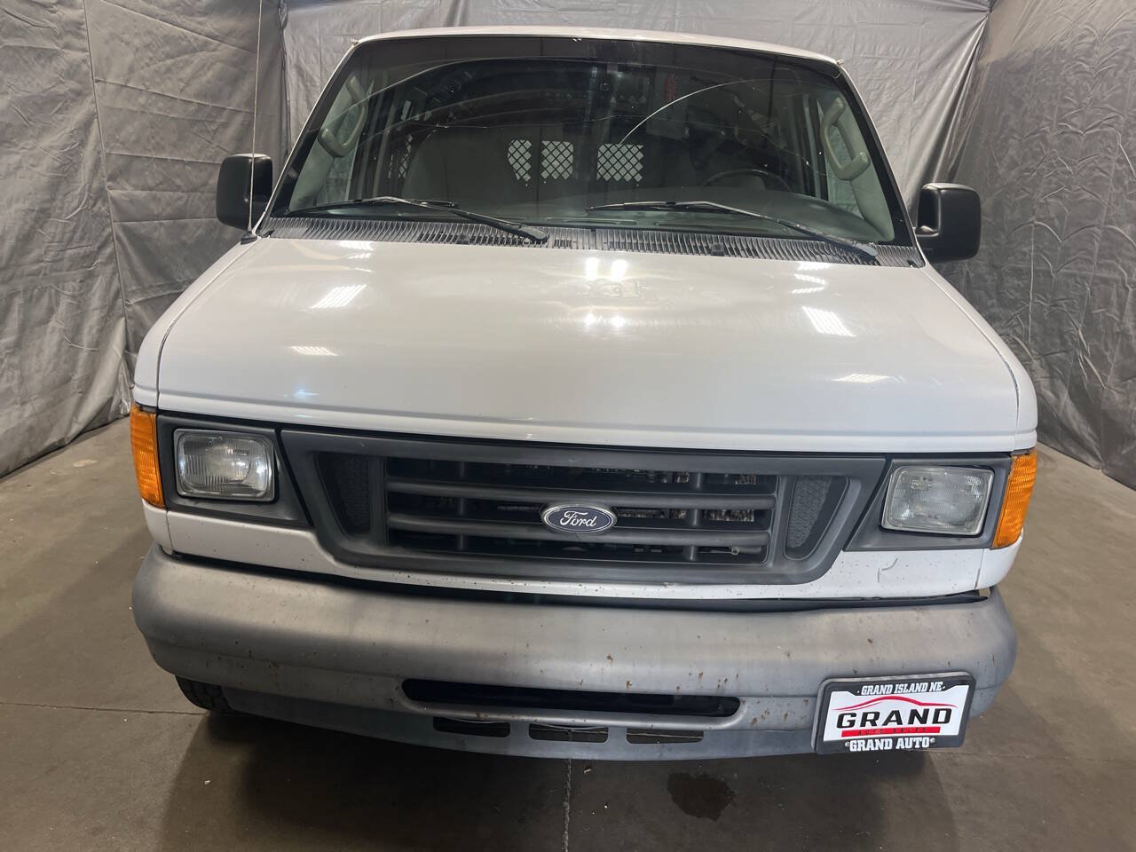 Used 2005 Ford E-150 and Econoline 150 RWD image 2