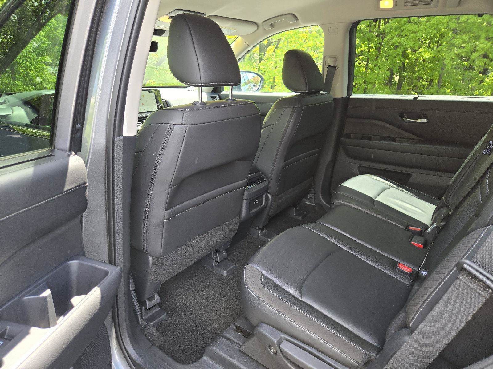 Used 2025 Nissan Pathfinder SL AWD/4WD image 26