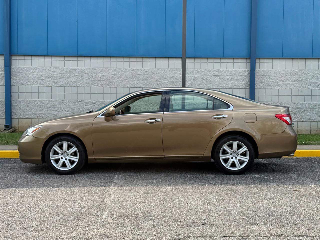 Used 2007 Lexus ES 350 w/ Luxury Pkg & Navigation FWD image 8