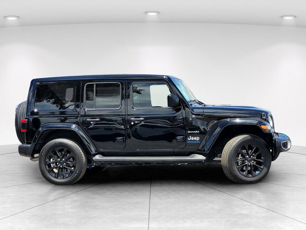 Used 2023 Jeep Wrangler Unlimited Sahara AWD/4WD image 3