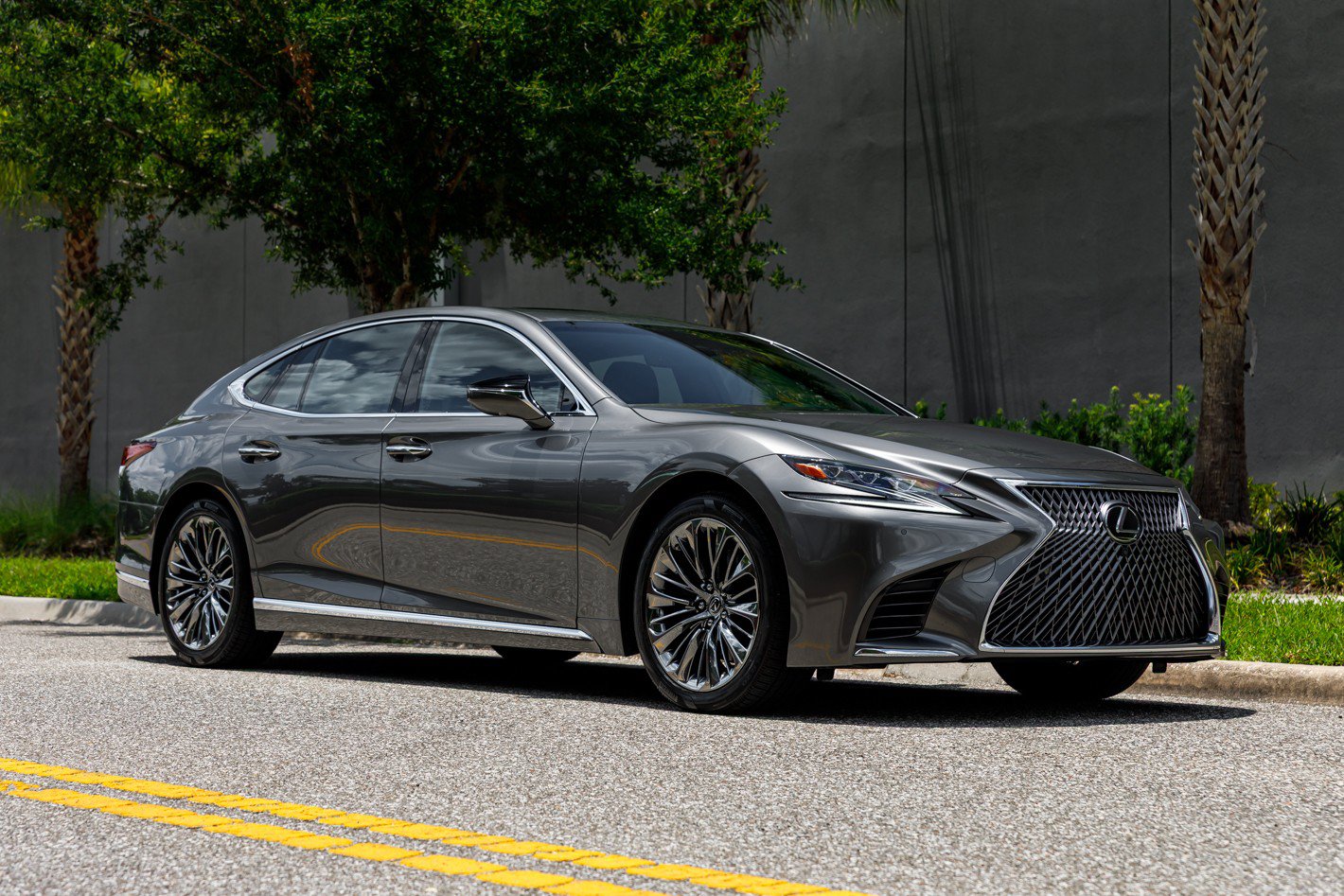 Used 2020 Lexus LS 500 w/ Interior Upgrade Package RWD image 4