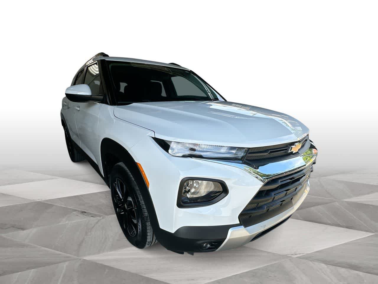 Used 2023 Chevrolet TrailBlazer LT FWD image 2