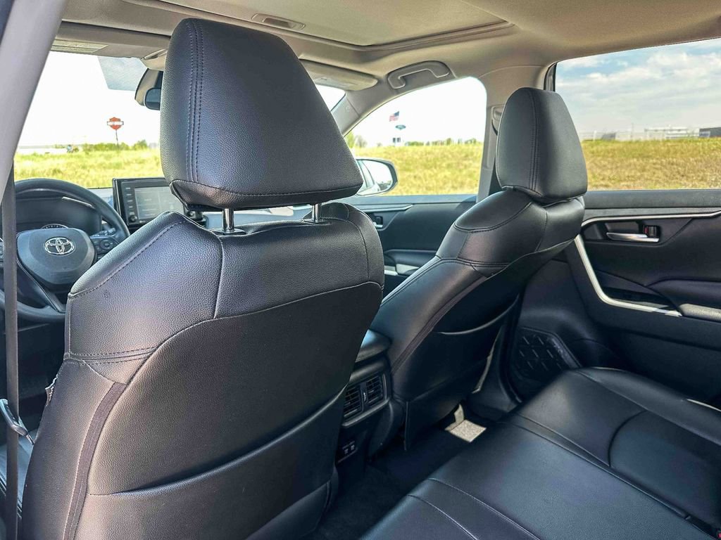 Used 2020 Toyota RAV4 XLE w/ Convenience Package image 18