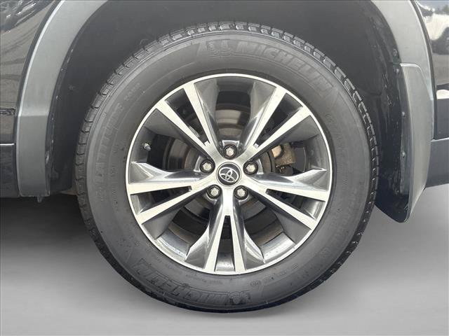 Used 2016 Toyota Highlander XLE AWD/4WD image 9