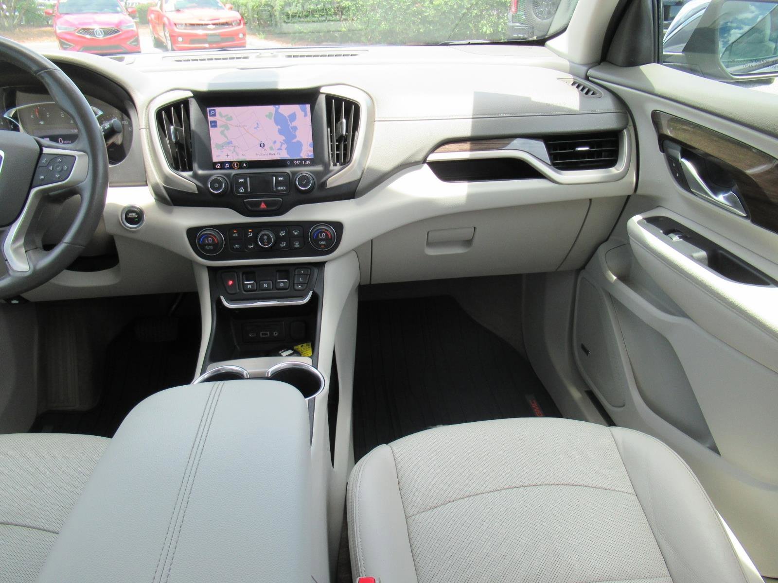 Used 2020 GMC Terrain Denali w/ Denali Premium Package FWD image 14