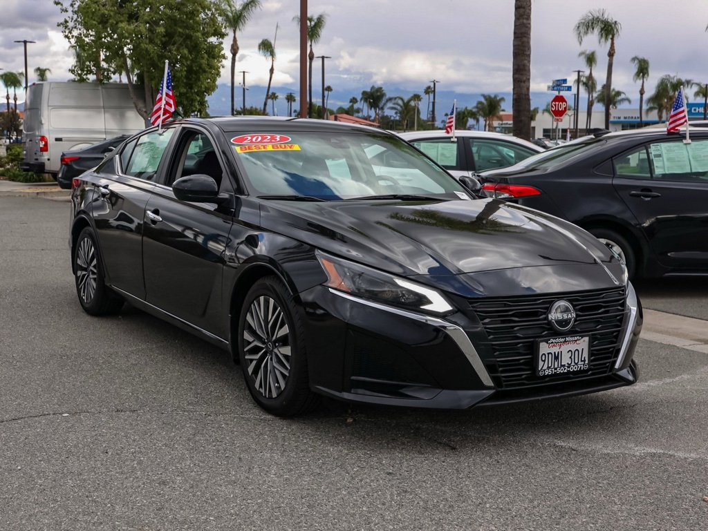 Used 2023 Nissan Altima 2.5 SV image 2