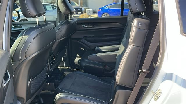 Used 2023 Jeep Grand Cherokee L Laredo AWD/4WD image 23