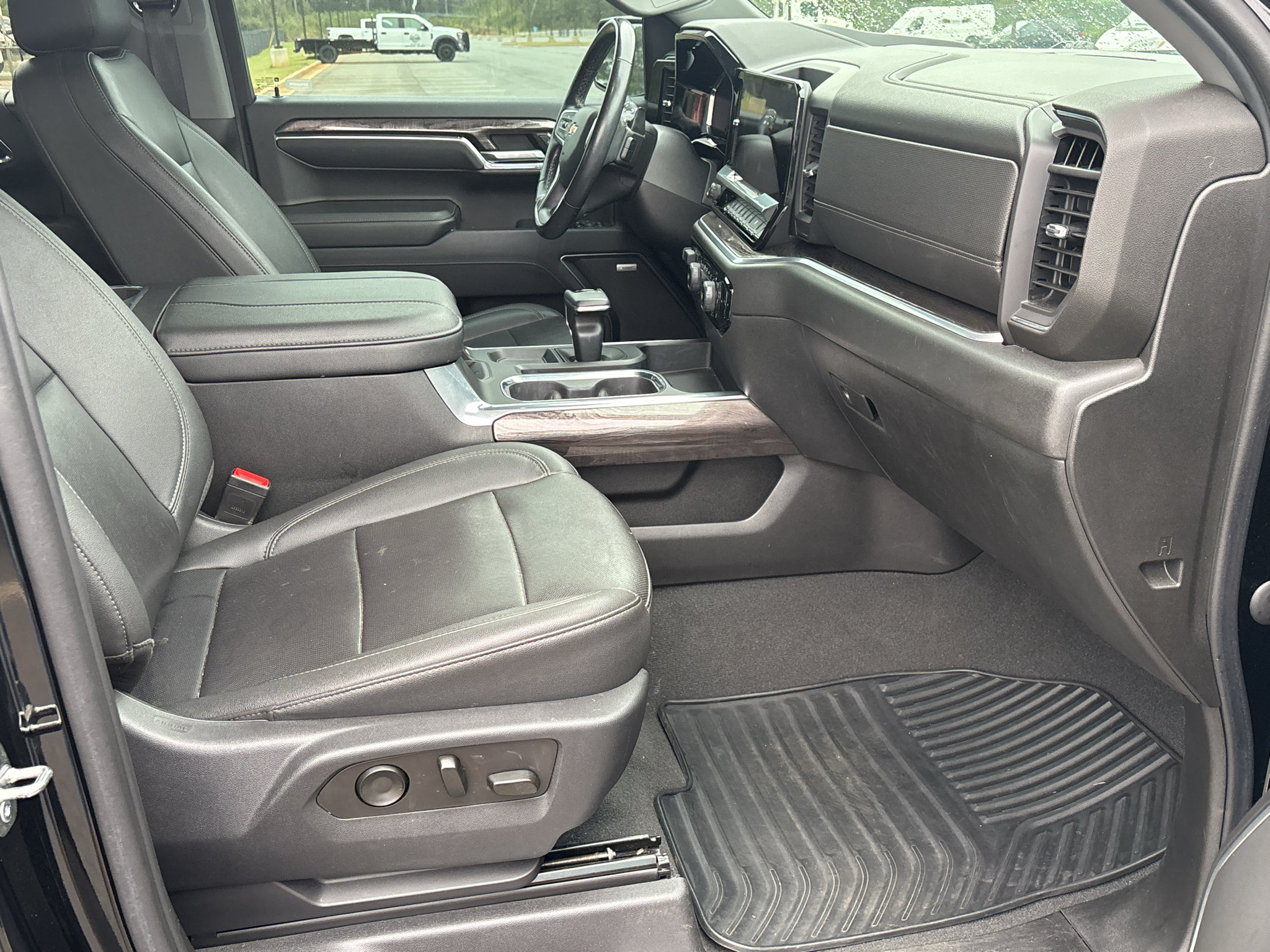 Used 2023 Chevrolet Silverado 1500 LTZ AWD/4WD image 16