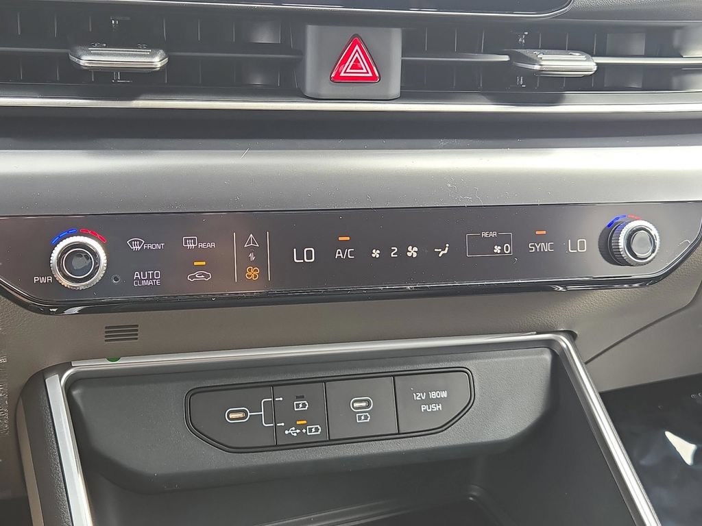 Certified 2025 Kia Carnival FWD image 27