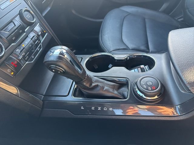 Used 2018 Ford Explorer XLT w/ Equipment Group 202A AWD/4WD image 17