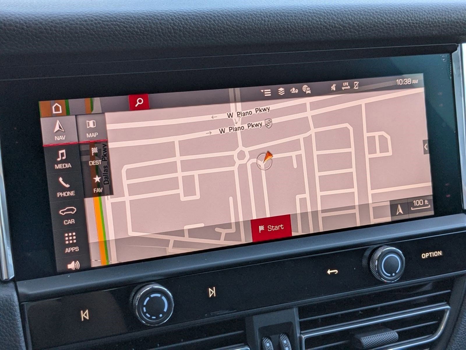 Certified 2025 Porsche Macan AWD/4WD image 18