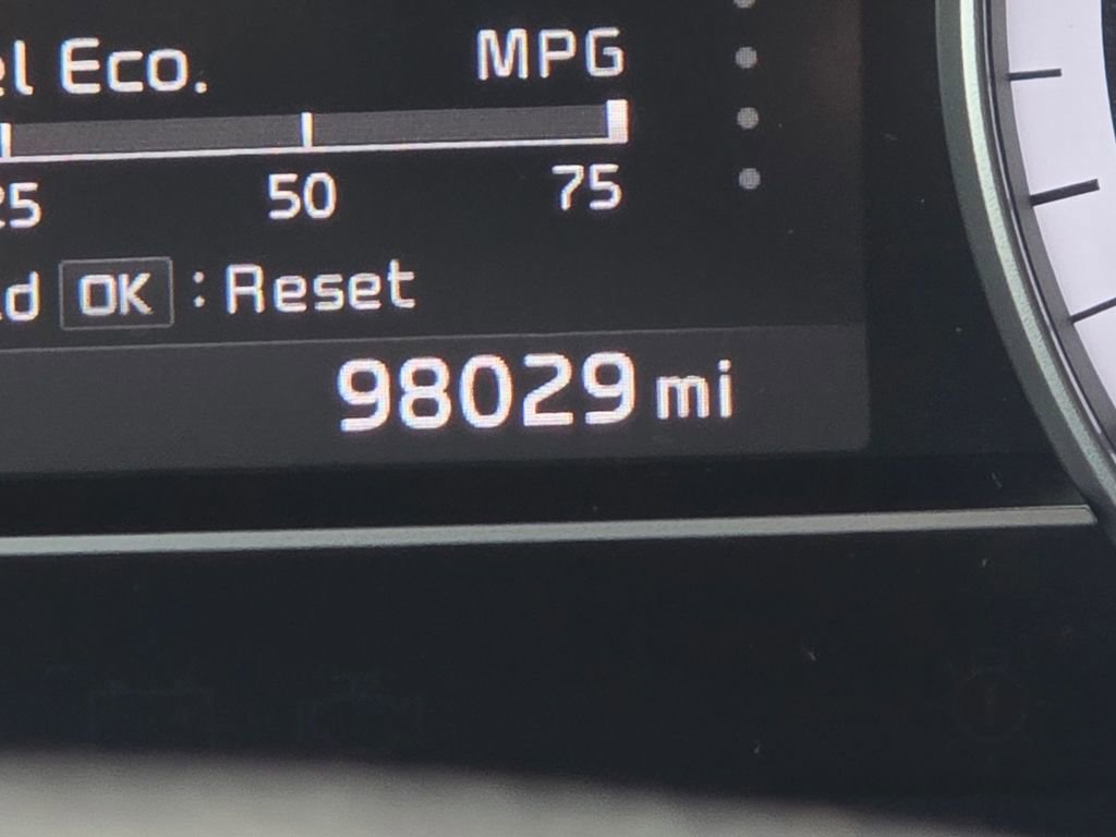 Used 2017 Kia Niro LX image 32