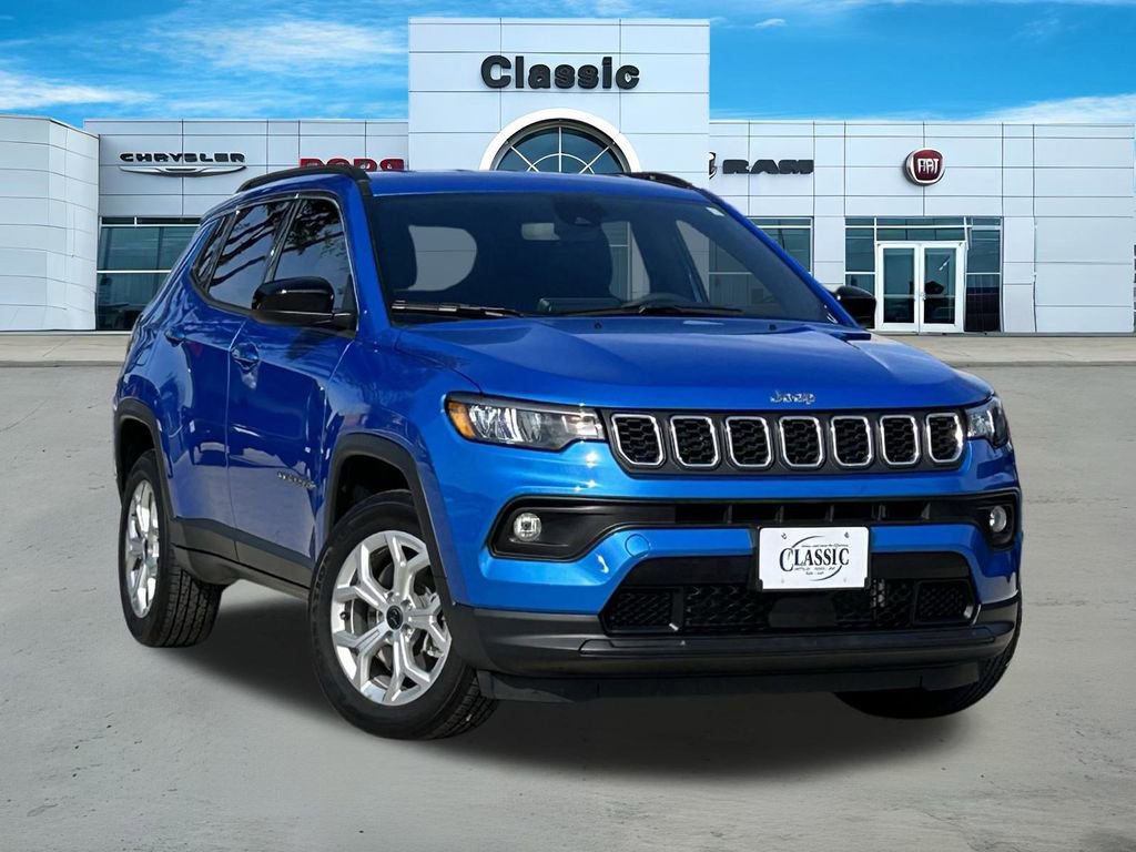 Used 2025 Jeep Compass Latitude AWD/4WD image 1